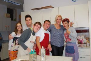 21992774_170644400177813_2448066886886379238_o